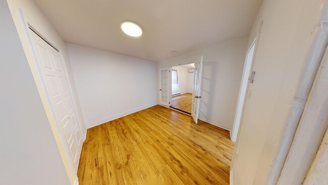 Photo - 409 Robinson St