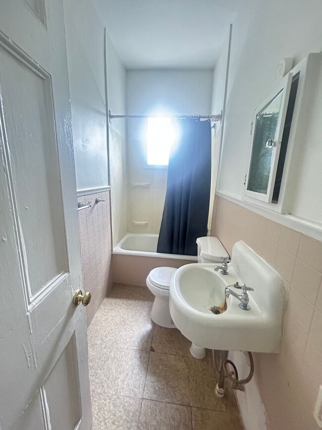 Building Photo - 1808 W Tioga St Unit 3R