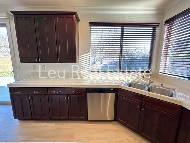 Photo - 6042 Brogan Way