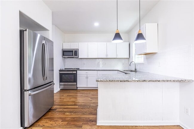 Photo - 1146 Ira St SW