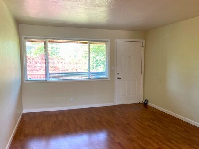 Photo - (NEU 1315-6) 2Bedroom/1 Bath Apartment Unit 1315 -6