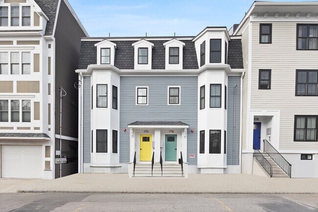 Building Photo - 174 W Seventh St Unit 2 Rental