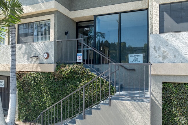 Entrada - West Temple Apartments