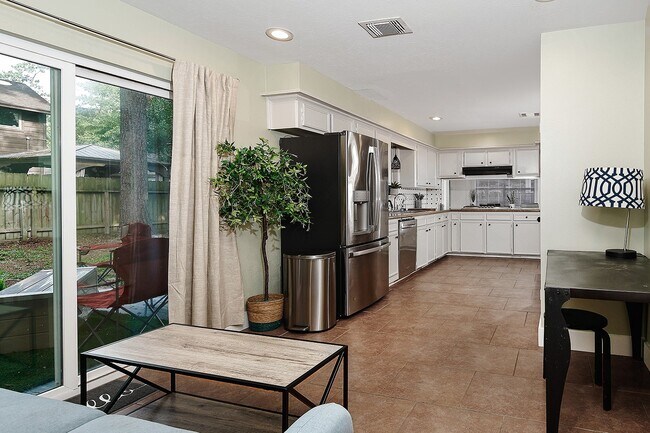 Photo - 103 N Deerfoot Cir