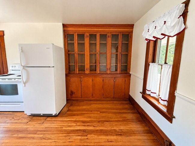 58 Oak St Unit 2