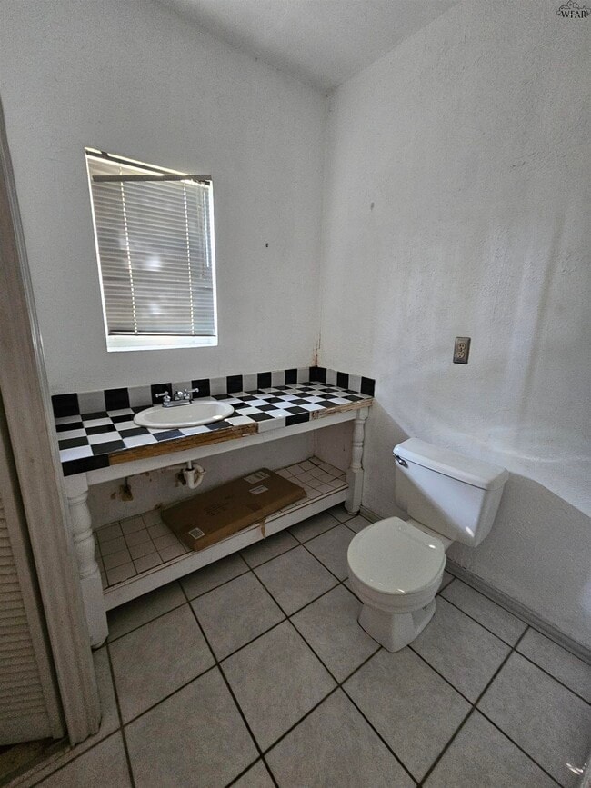 Photo - 502 Marconi St