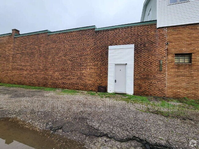 Building Photo - 1430 S 25th St Unit Apt B