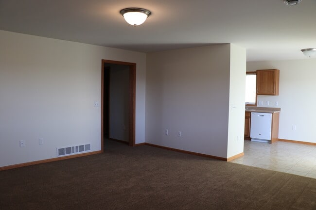 Living Room - 2108 Arlington Trl Unit 4