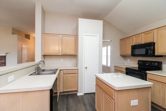 Photo - 1735 Oneal St