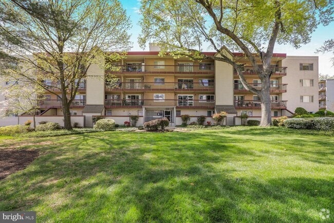 Building Photo - 10300 Westlake Dr Unit 210 Rental