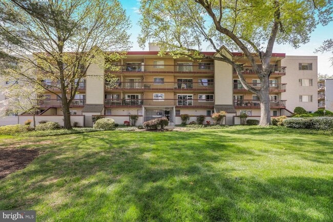 Building Photo - 10300 Westlake Dr Unit 210 Rental