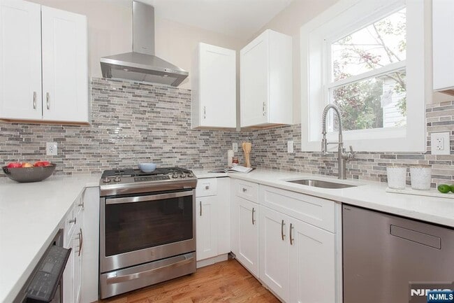 Photo - 2389 3rd St