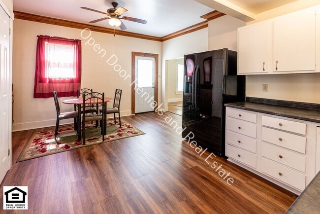 Photo - 708 E 9th St