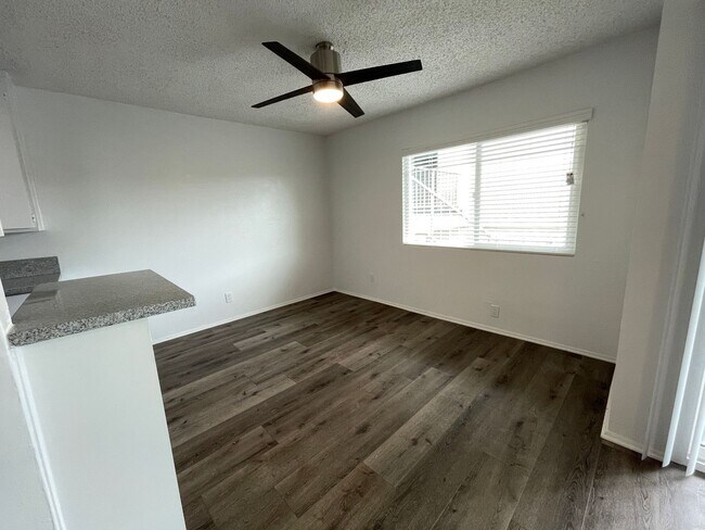Photo - 20317 Saticoy St