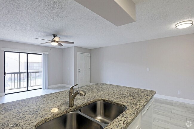 Building Photo - 5305 Summerlin Rd Unit 512 Rental