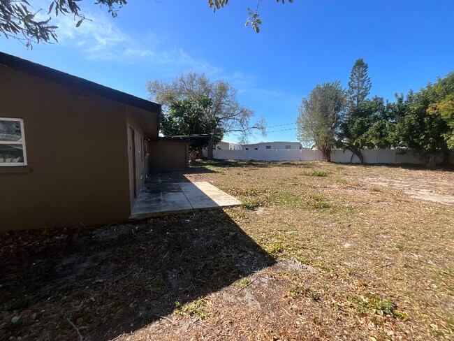 Photo - 381 11th Ave SW