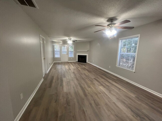 15 Heritage Village Ln
