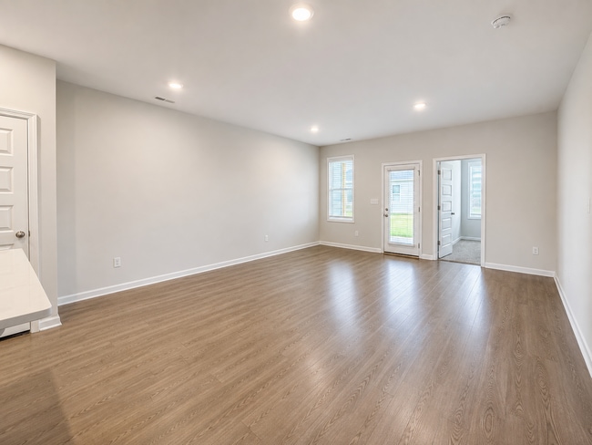 Photo - 124 Sandstone St