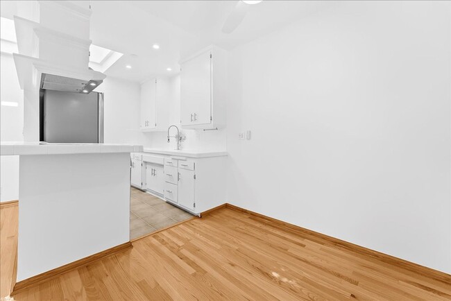 Photo - 1739 Washington Way Unidad 05