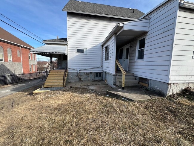 Photo - 734 E Locust St Unit Lower