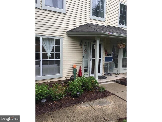 Photo - 7 Heath Ct Townhome