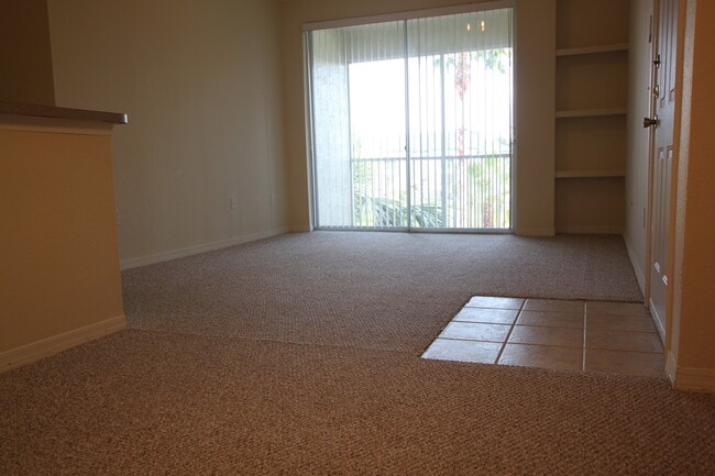 Photo - RIVERVIEW: 2 bed/1 bath, 3rd floor Condo