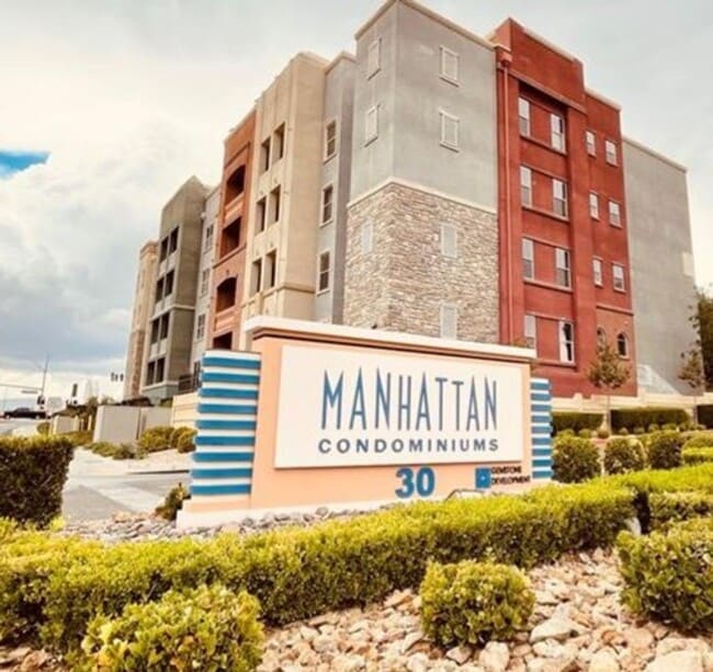Building Photo - SPACIOUS BOTTOM FLOOR 2 BEDROOM IN THE GATED MANHATTAN CONDOS