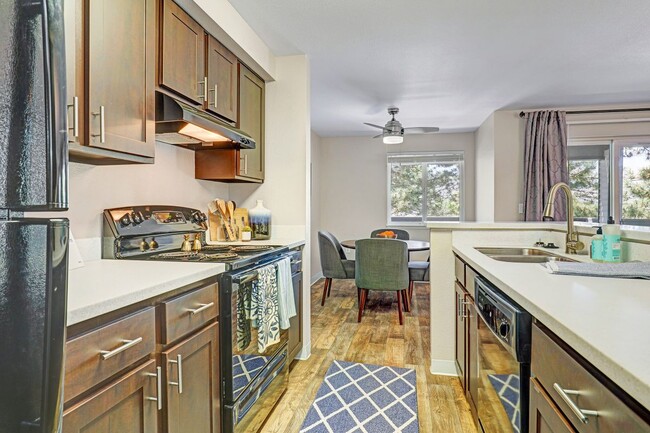 Kitchen - Cascade Ridge Apartments