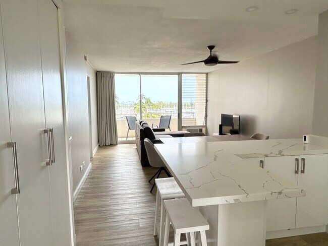 Building Photo - 1676 Ala Moana Blvd Unit 5th Floor