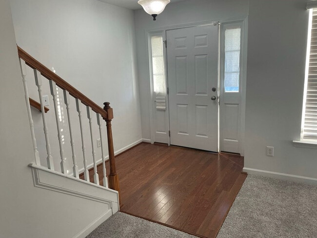 Photo - 3215 Lauderdale Ln