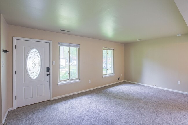 Photo - 14 King Henry Cir