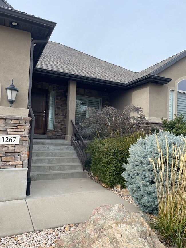 Photo - Luxury Fully Furnished 4-Bedroom Home for Rent – Clinton, Utah