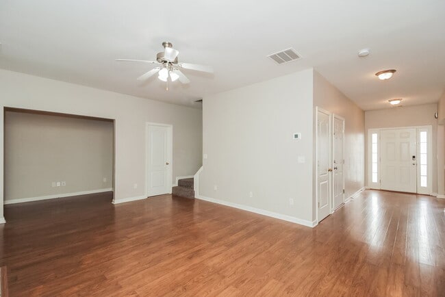 Photo - 130 Brookvalley Crossing