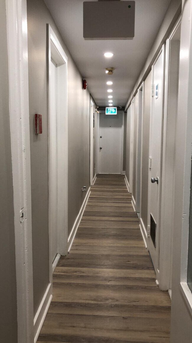 Building Photo - 1638 Rue Saint-Christophe Unit 6