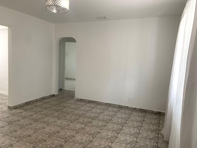 Photo - 2131 Arthur St
