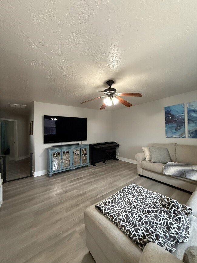 Photo - 443 NW Sandpiper Ave