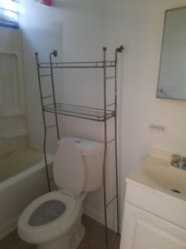 Photo - 4727 Penn St Unit 1R