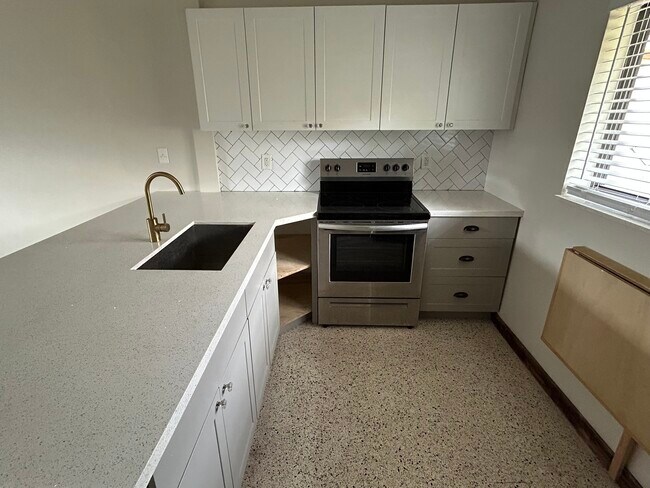 Photo - 910 SW 4th Ave Unit 3