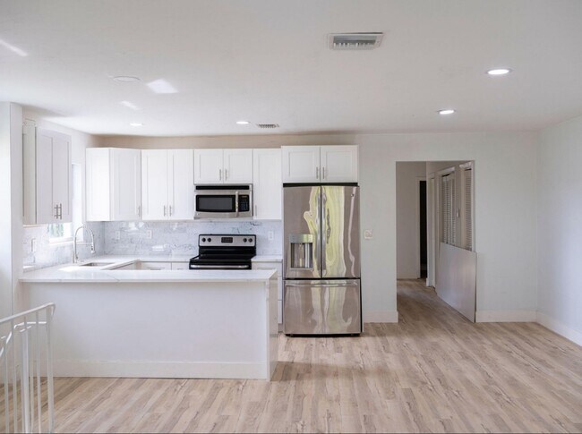 Building Photo - 1009 S Federal Hwy Unit 3