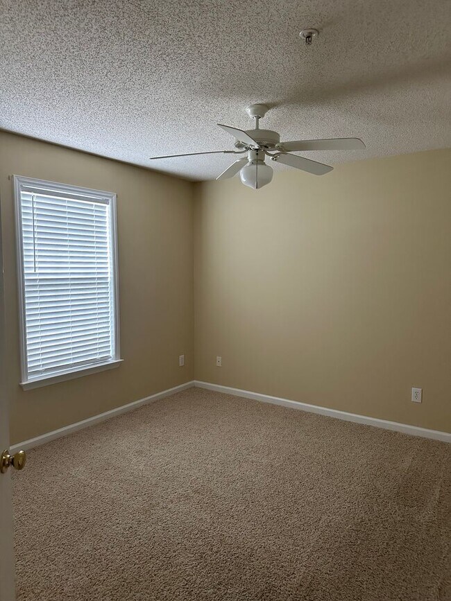 Photo - Deacon Ridge Condo! Convenienct to WFU, sh...