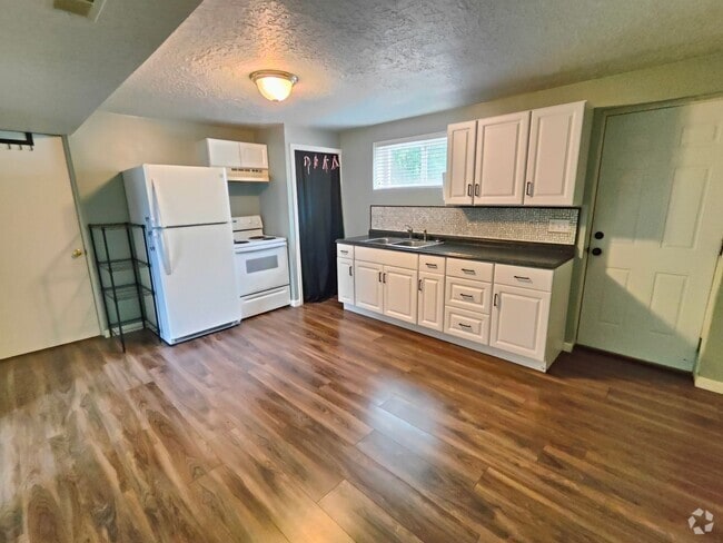 Building Photo - 1121 W 2200 N Unit B Rental