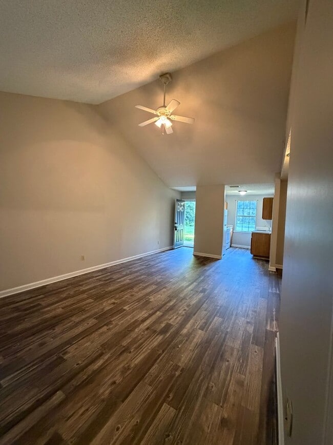 302 Admiral's Walk Dr Unidad 1