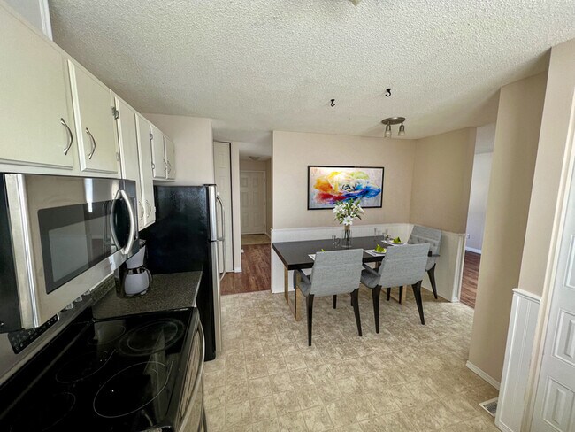 Photo - 14212-14114 114 St NW