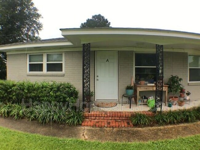 Building Photo - 1556 Kemper Ave