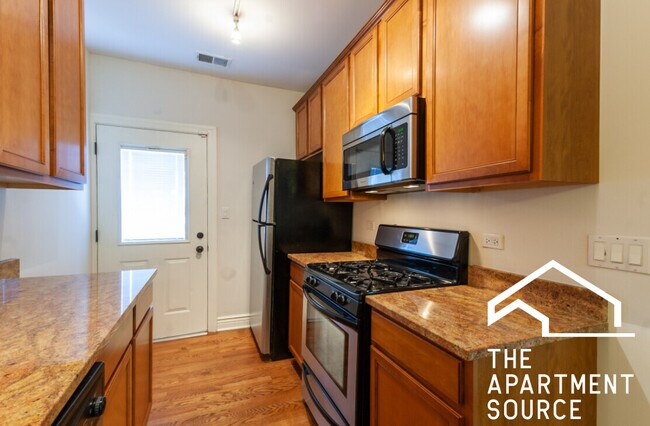 Photo - 3437 N Lakewood Ave Unit 2