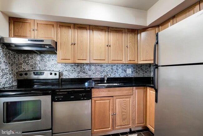 Building Photo - 2212 Fairmount Ave Unit 1