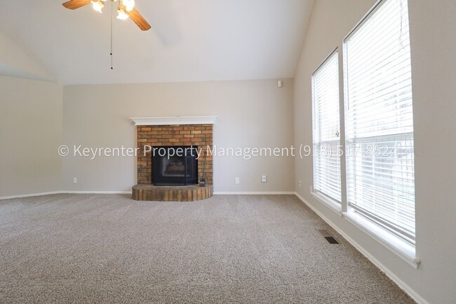 Photo - 3 Bed | 2.5 Bath in Jenks!