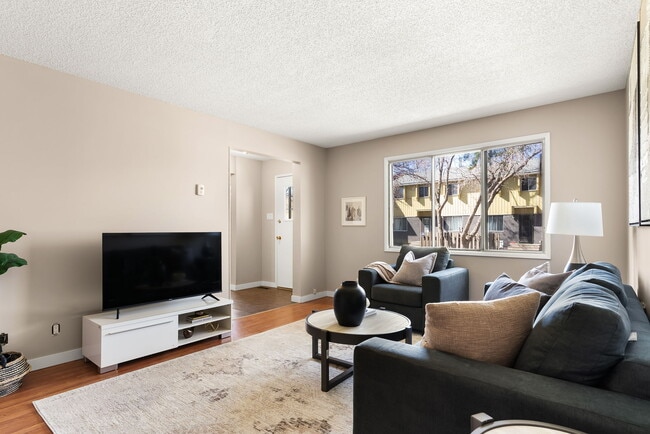 Photo - 1610 Dewdney Av E