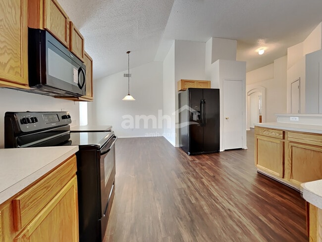Photo - 728 Raven Dr