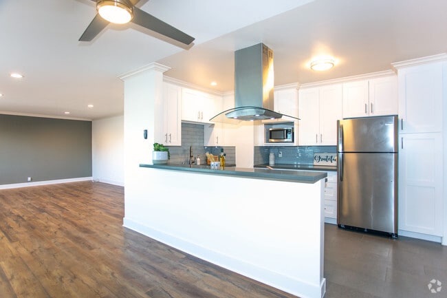 2BR, 1BA-1000 SF - Amberwood Drive Apartments